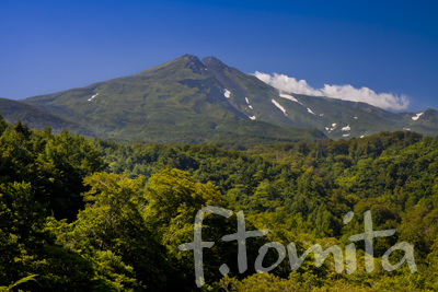 夏の鳥海山_秋田県にかほ市.jpg